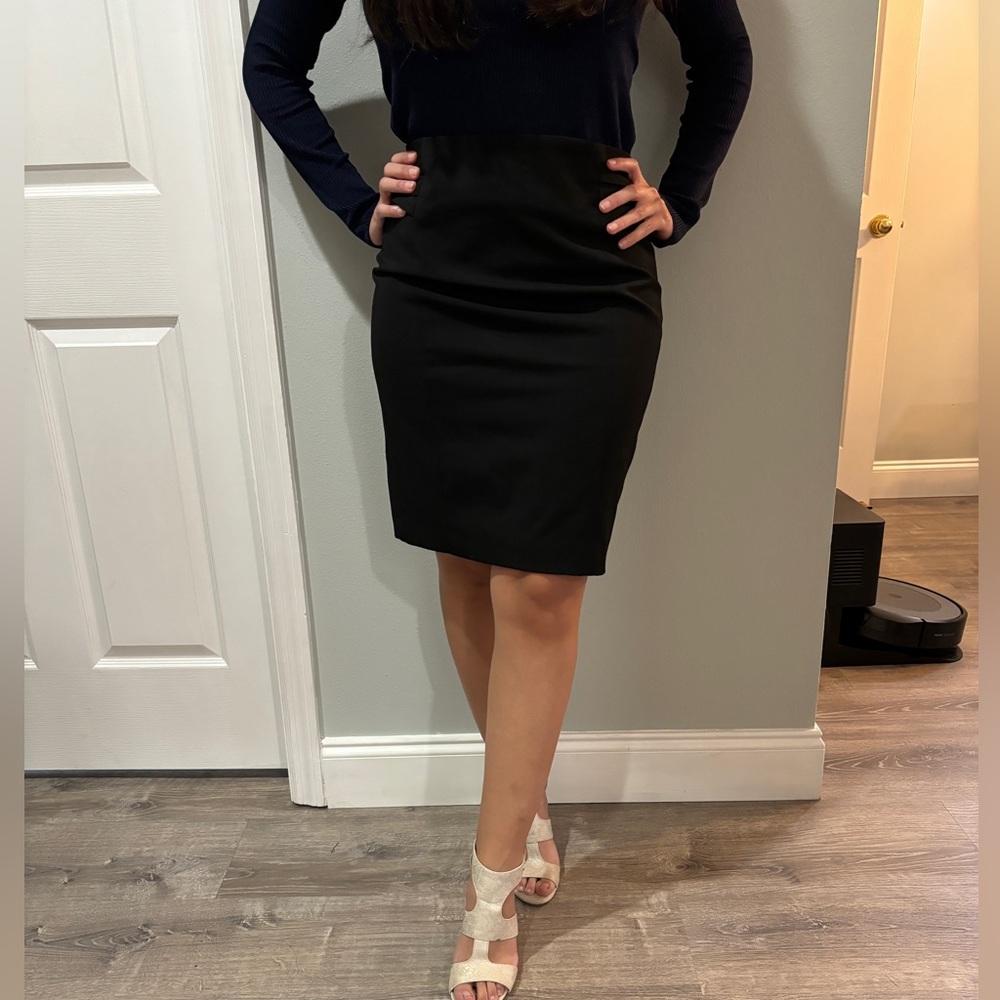 NWOT Express pencil skirt in black color size 6